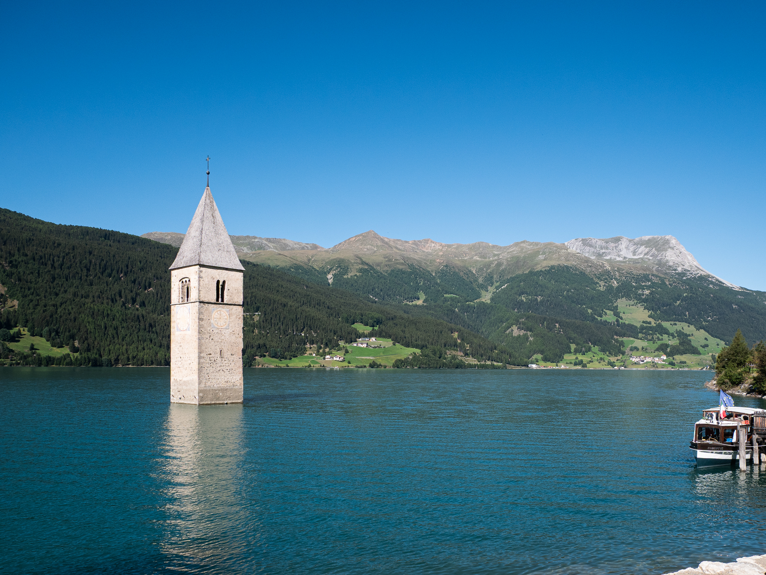 Nauders – Meran: Der Kirchturm im See